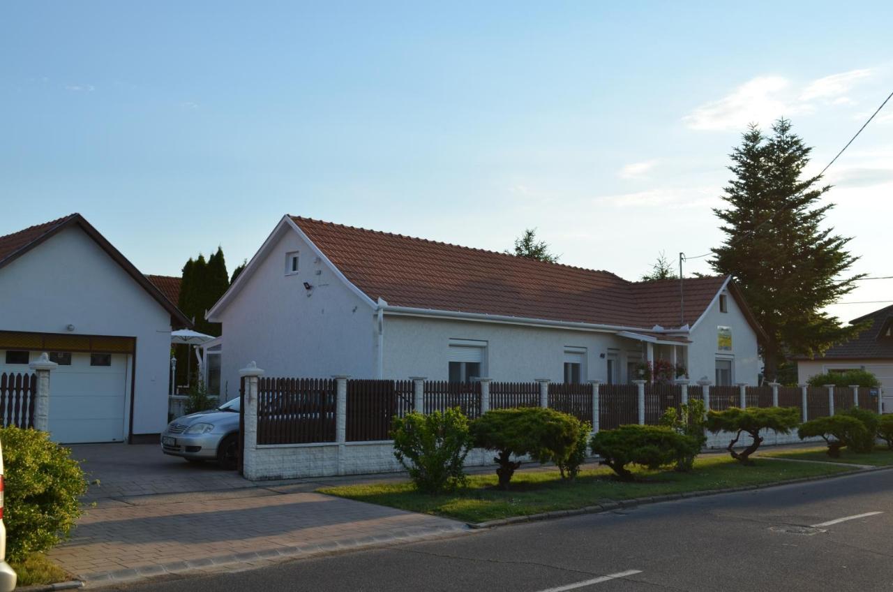 Henrietta - Violetta Apartman Hajdúszoboszló Exteriér fotografie