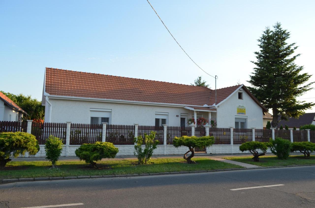 Henrietta - Violetta Apartman Hajdúszoboszló Exteriér fotografie
